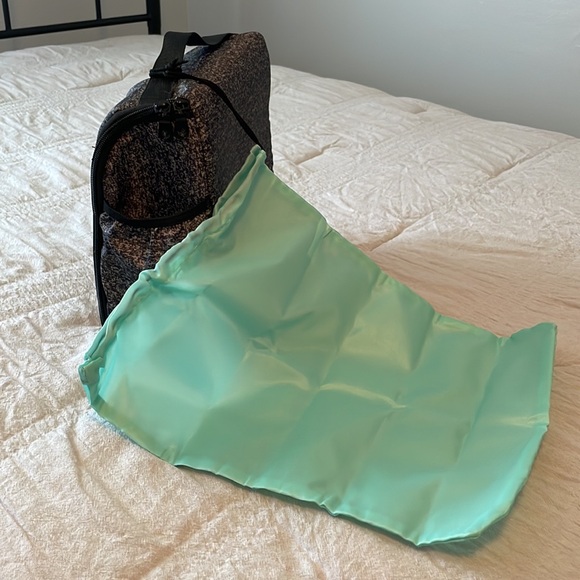 Hanging Travel Toiletry Bag - Picture 5 of 13